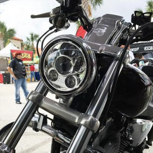 PartzBiz HD: 3487444-Hogworkz 5-3/4‚” ไฟ LED สีขาว Chrome V2 ไฟหน้า 45W Harley Dyna Softail XL
