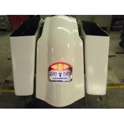 PartzBiz HD BAD-80899-2 - Bad Dad ไฟเบอร์กลาสดิบ Bagger All-In-One บังโคลนหลัง Harley FL Touring 09-13 80899-2 ระบบเชื้อเพลิงเต็ม เครื่องฟอกอากาศไอเสีย ตัวกรอง จูนเนอร์ ประสิทธิภาพที่ดีที่สุดสำหรับ