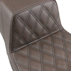PartzBiz HD DS08011097 - Saddlemen เบาะหน้าลาย Lattice สีน้ำตาล LS Diamond Step Up Seat Harley FLH 97-07 | 897-06-172บีอาร์
